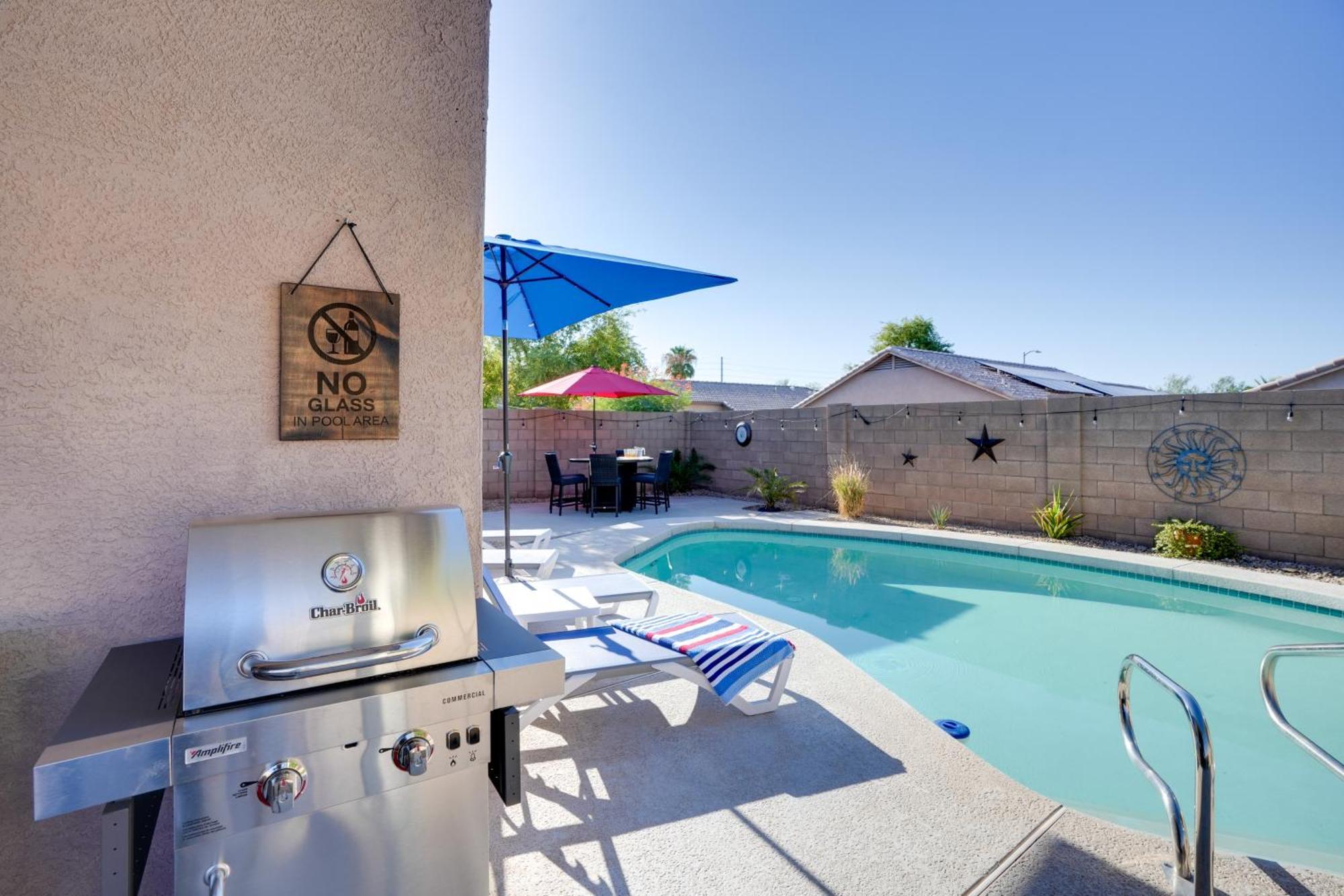 Sunny Surprise Getaway With Private Yard And Pool Villa Bagian luar foto
