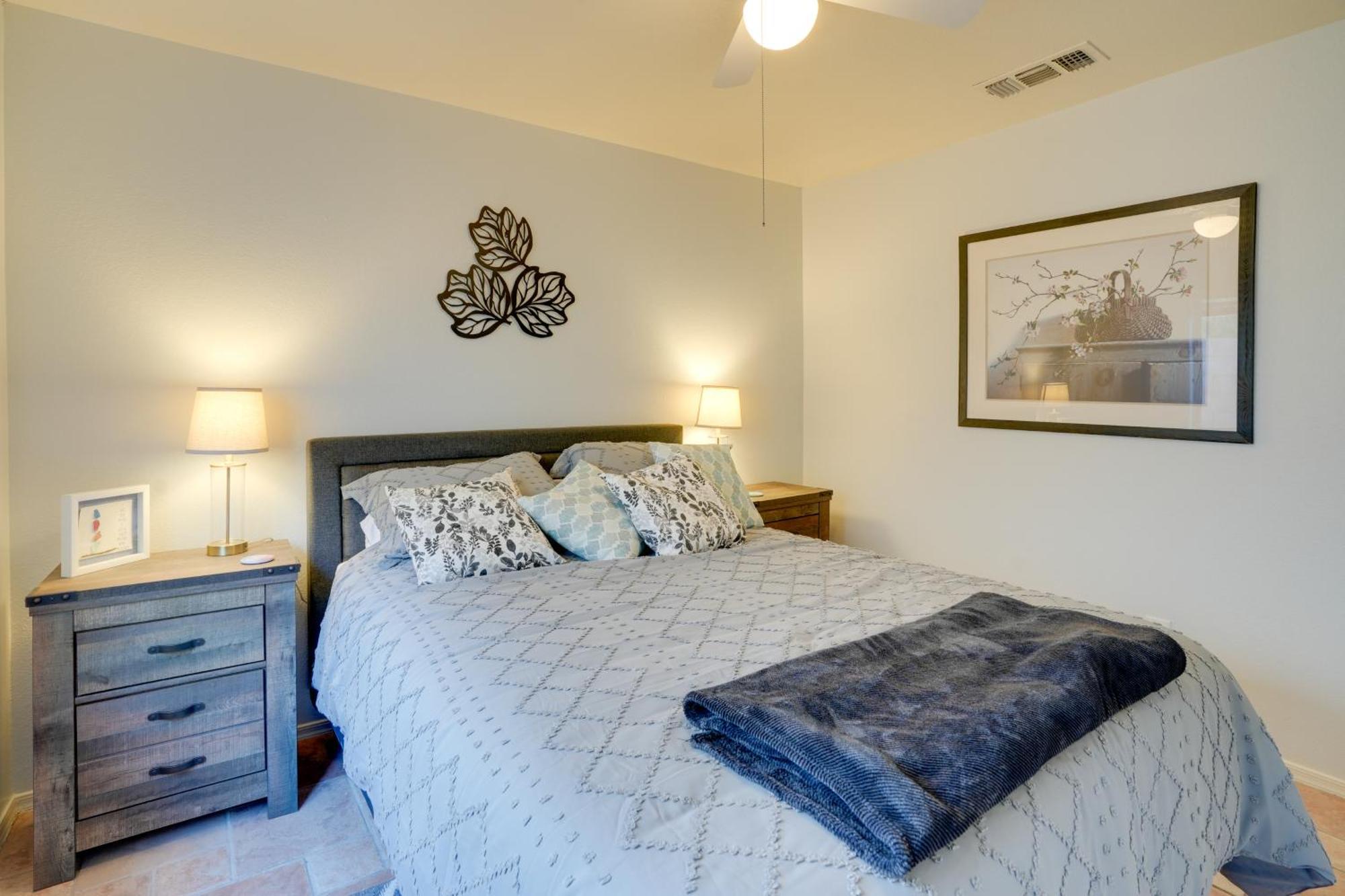 Sunny Surprise Getaway With Private Yard And Pool Villa Bagian luar foto