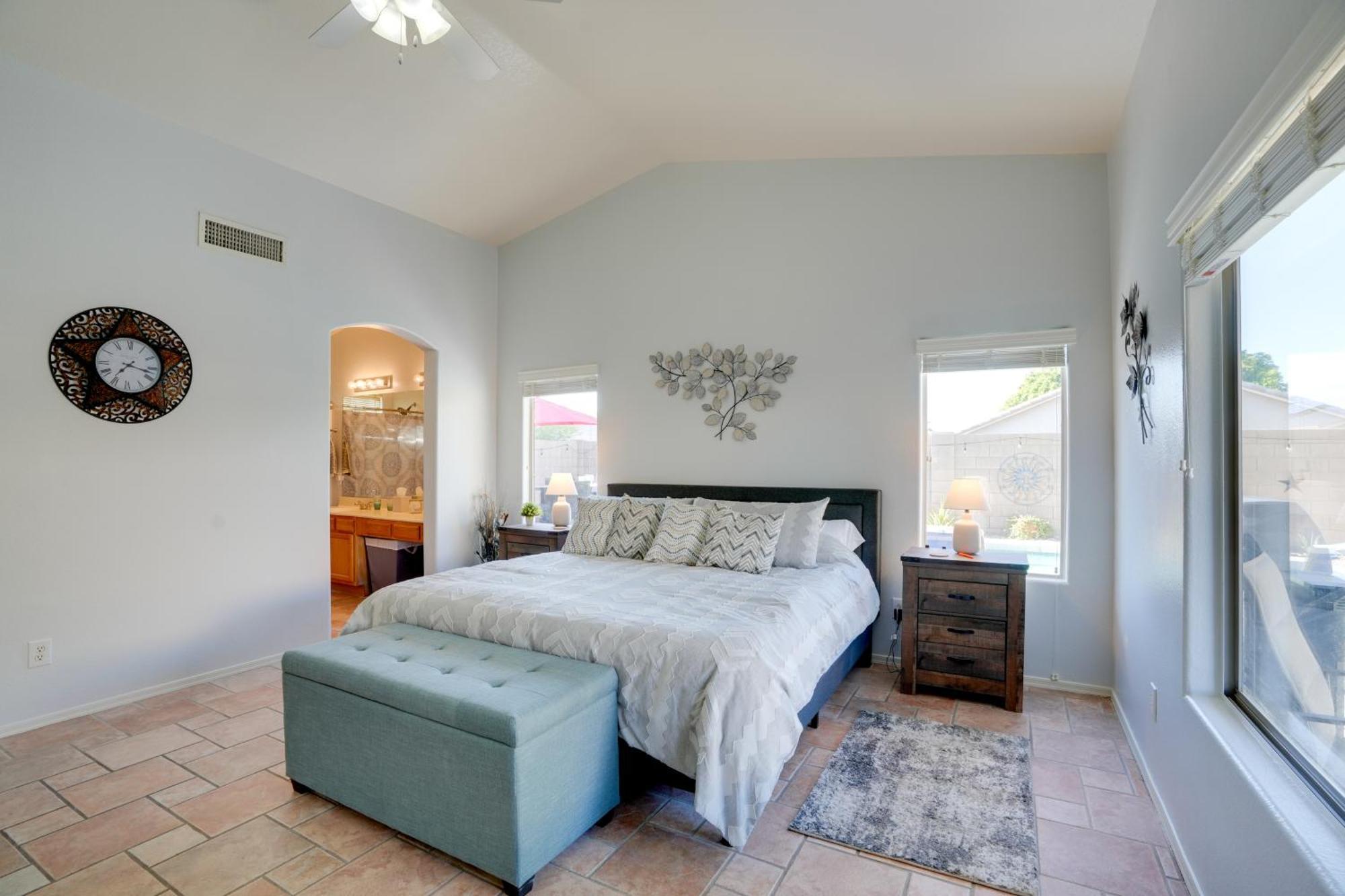 Sunny Surprise Getaway With Private Yard And Pool Villa Bagian luar foto