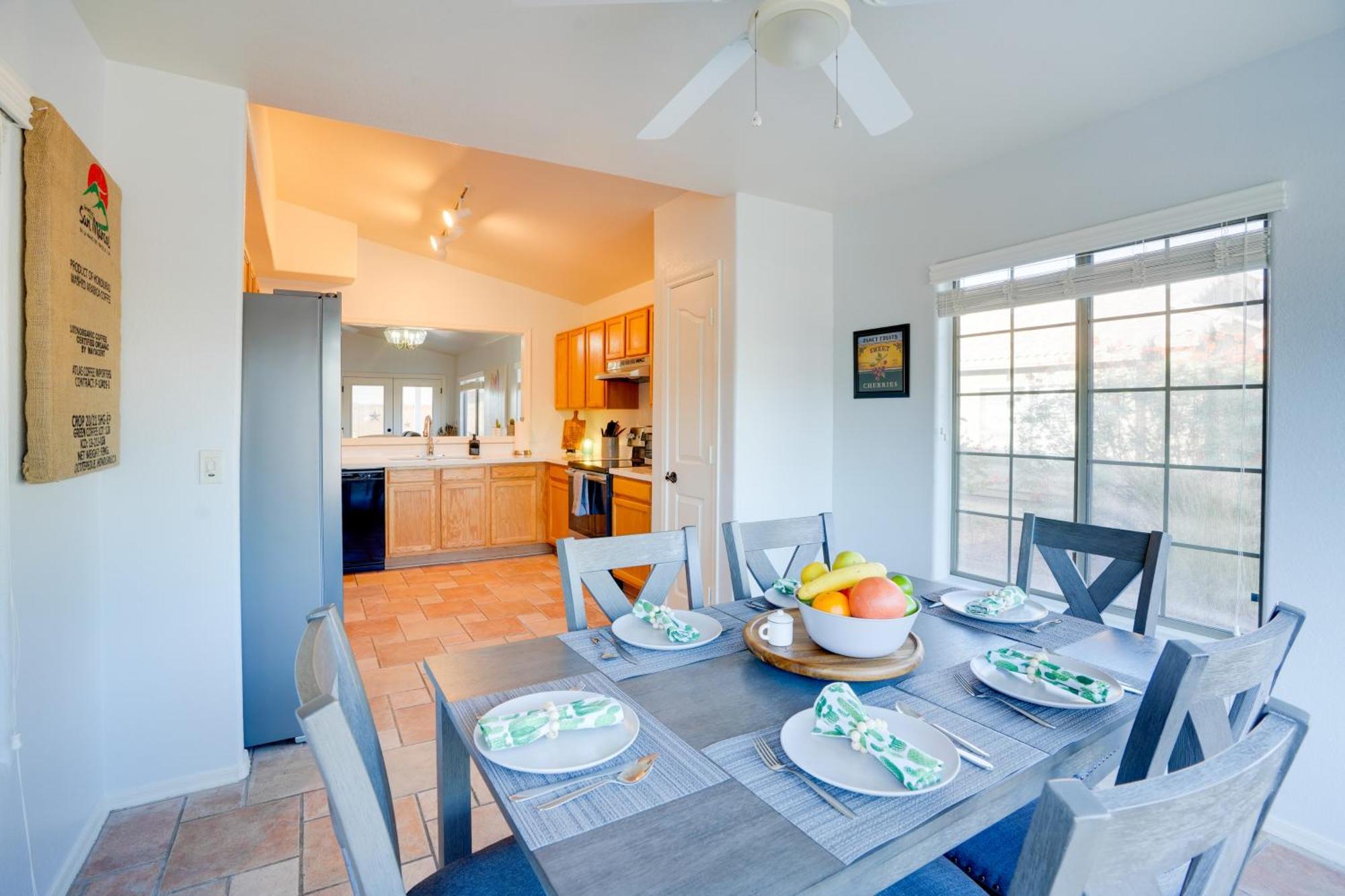 Sunny Surprise Getaway With Private Yard And Pool Villa Bagian luar foto